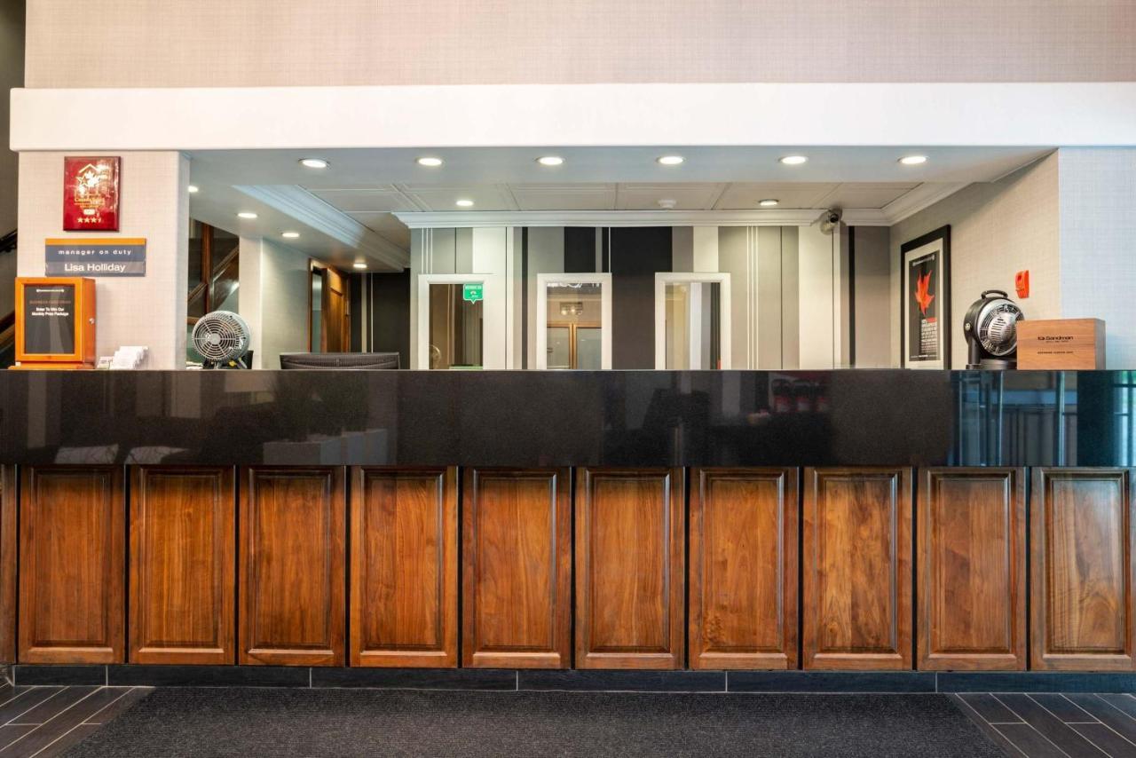 Sandman Hotel Revelstoke Bagian luar foto