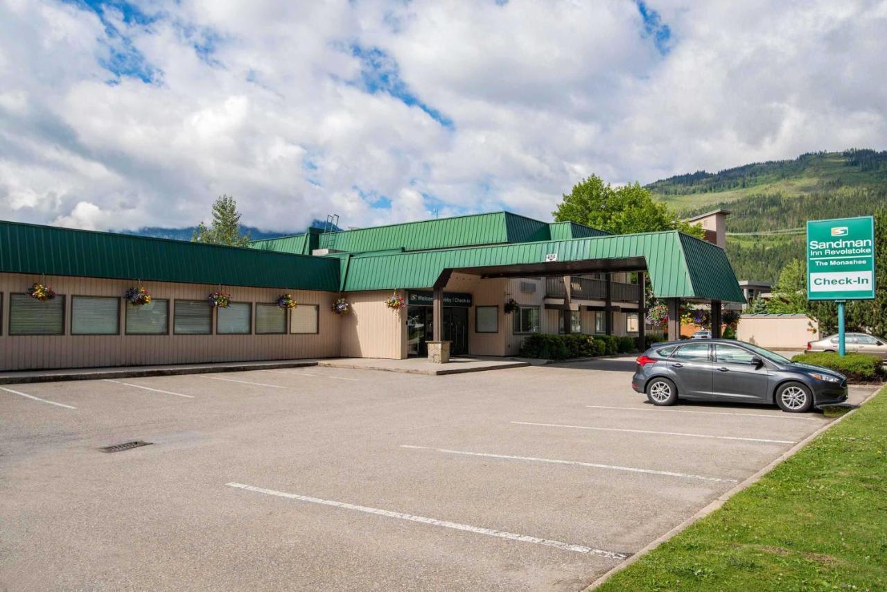 Sandman Hotel Revelstoke Bagian luar foto