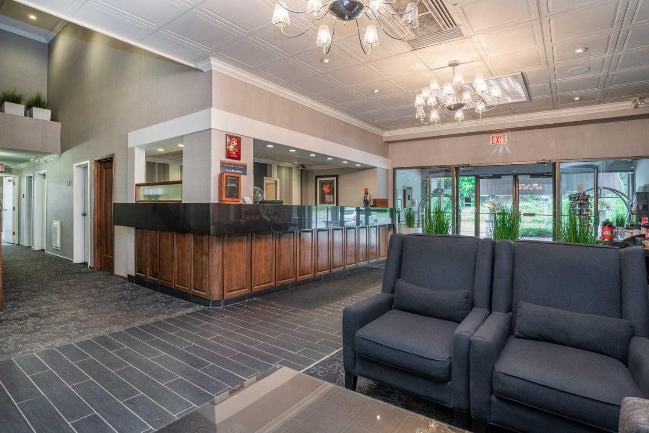 Sandman Hotel Revelstoke Bagian luar foto