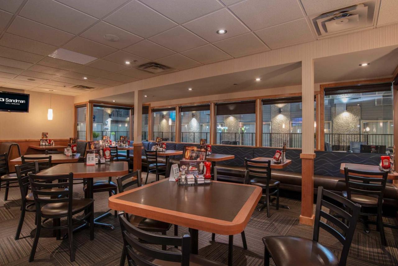 Sandman Hotel Revelstoke Bagian luar foto