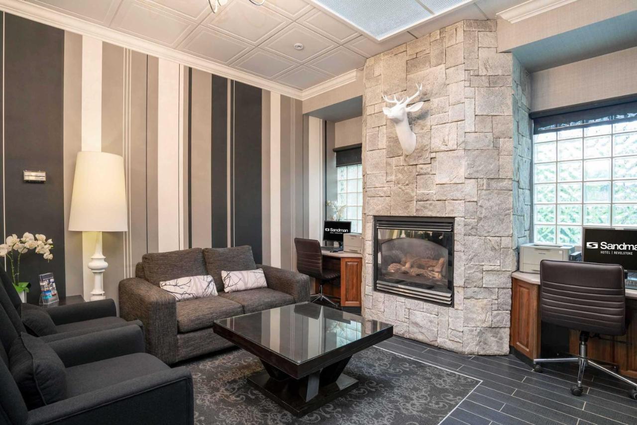 Sandman Hotel Revelstoke Bagian luar foto