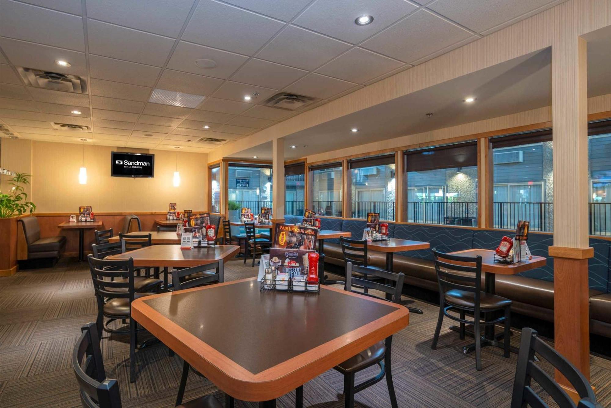 Sandman Hotel Revelstoke Bagian luar foto