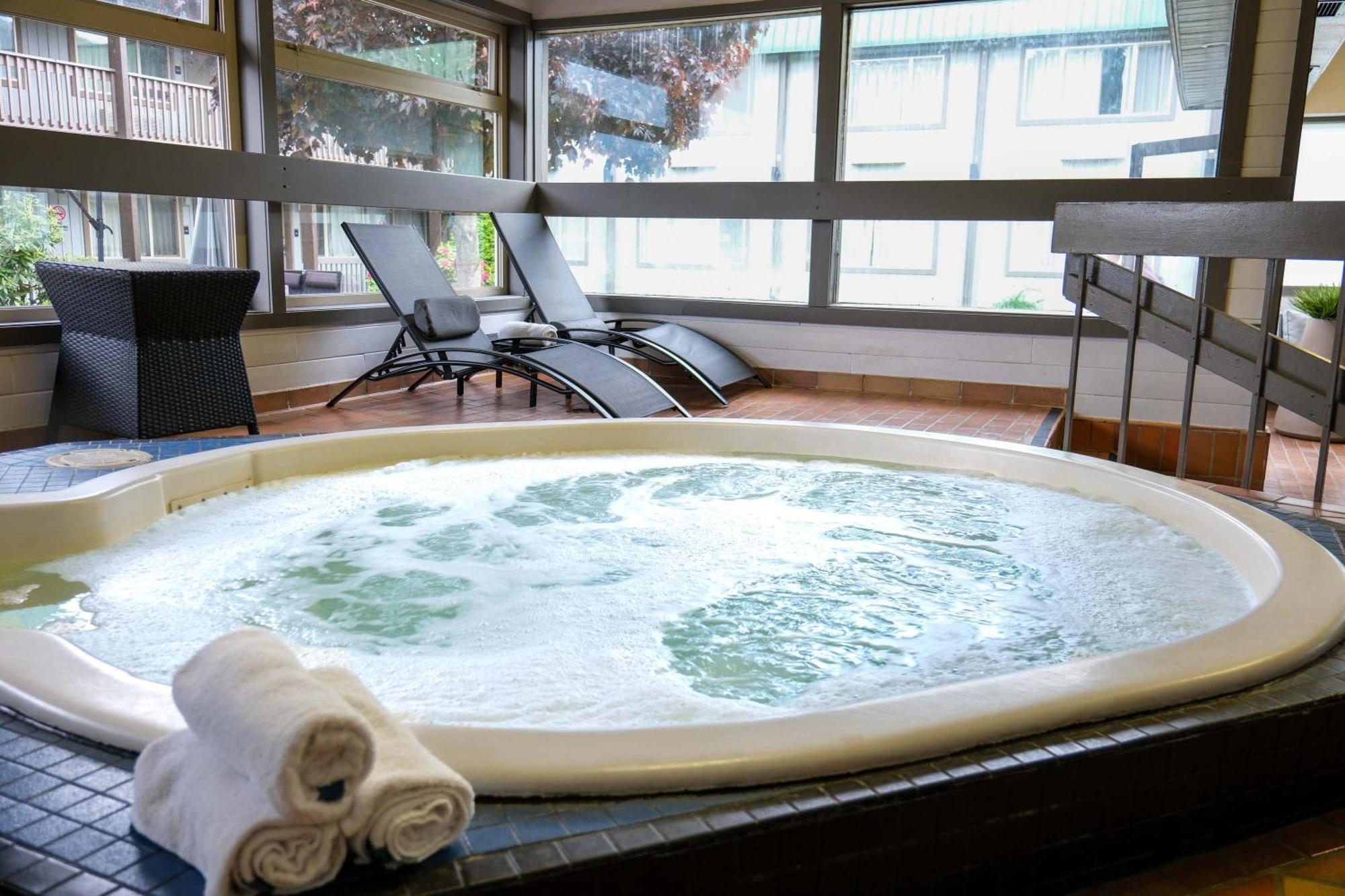Sandman Hotel Revelstoke Bagian luar foto