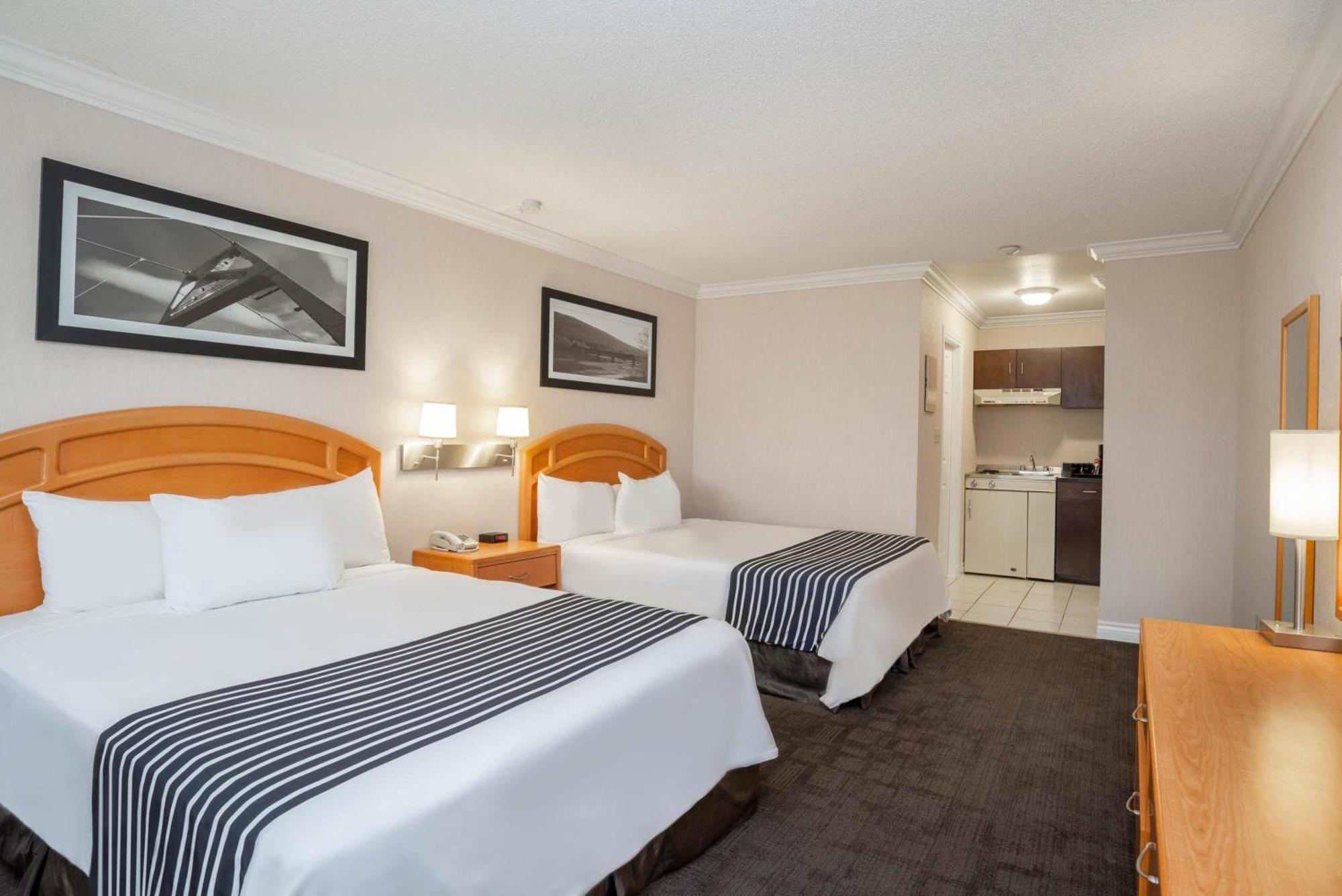Sandman Hotel Revelstoke Bagian luar foto