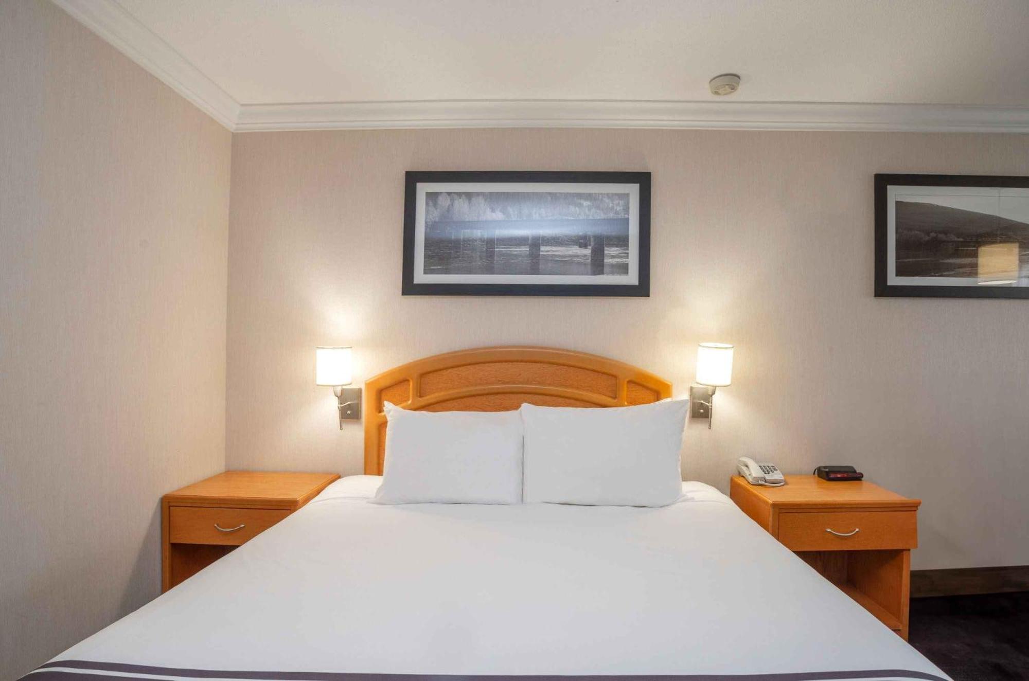 Sandman Hotel Revelstoke Bagian luar foto