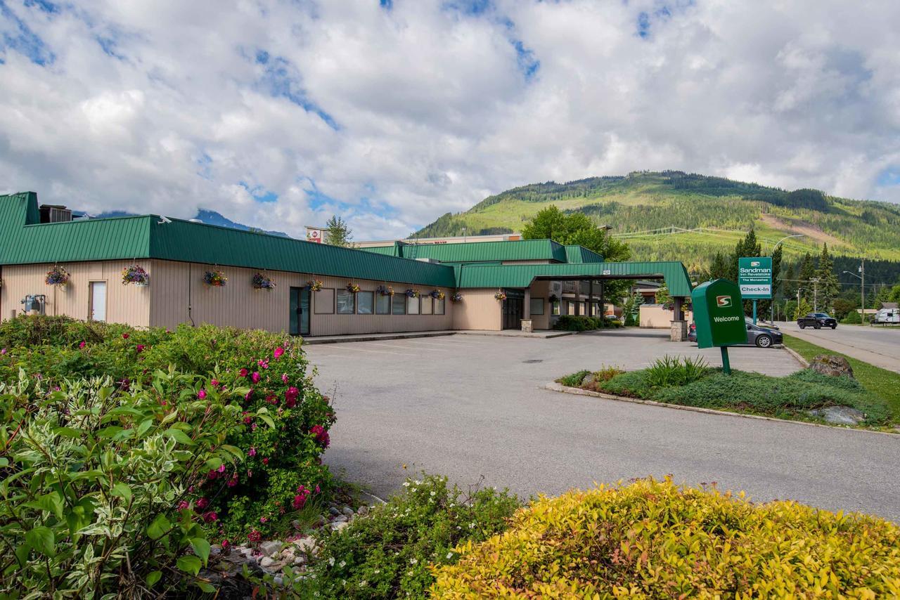 Sandman Hotel Revelstoke Bagian luar foto
