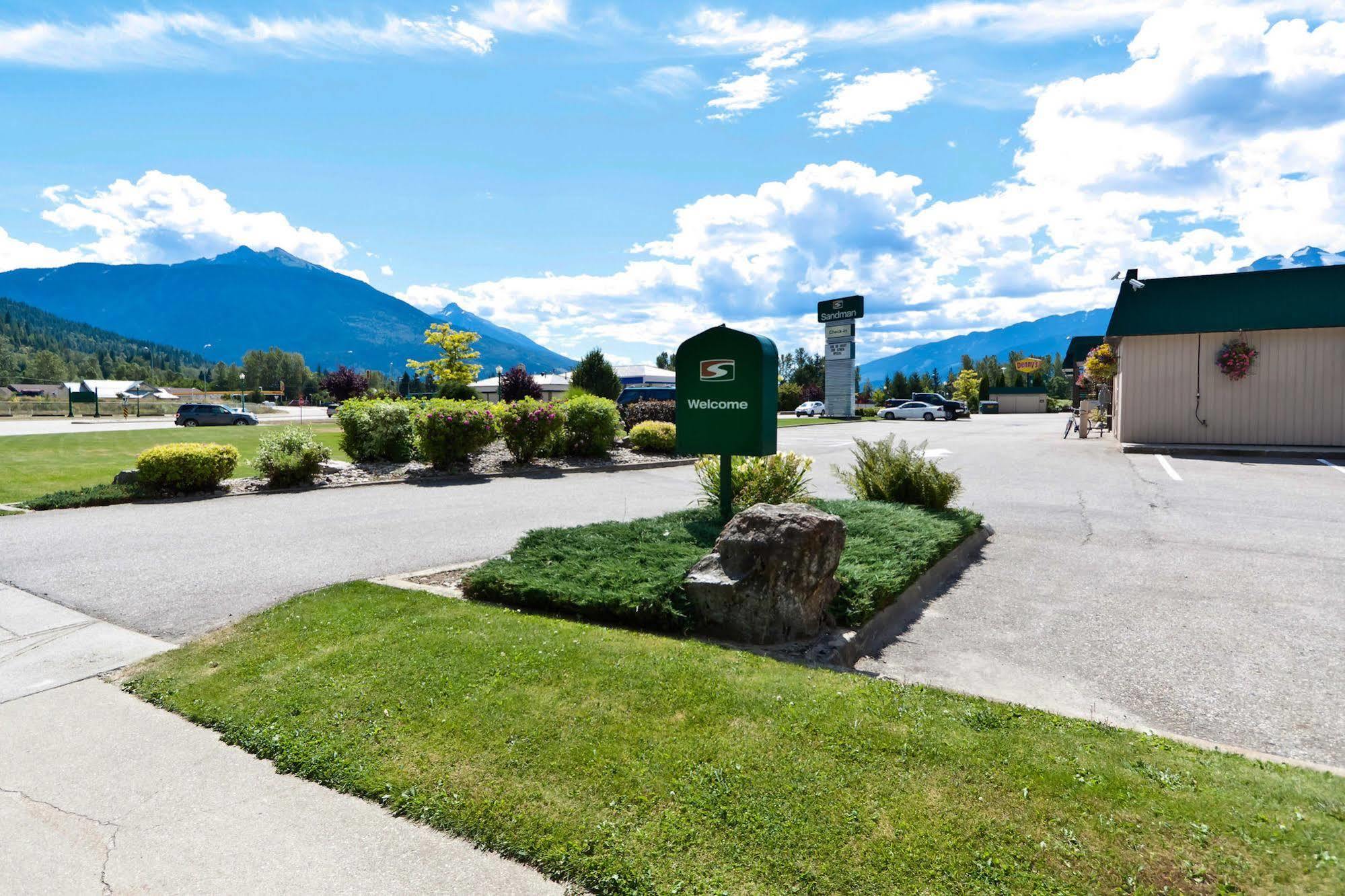 Sandman Hotel Revelstoke Bagian luar foto