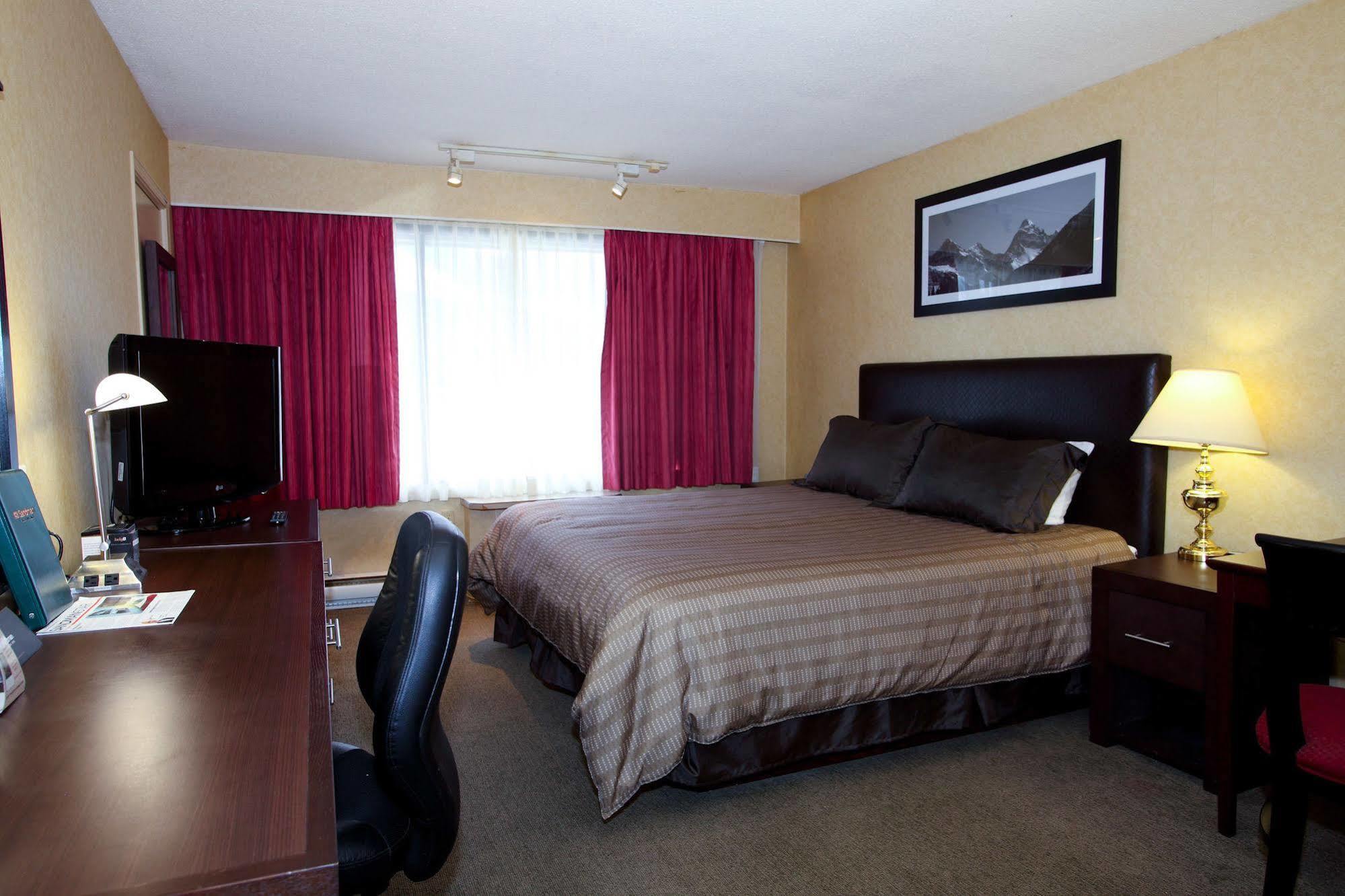 Sandman Hotel Revelstoke Bagian luar foto
