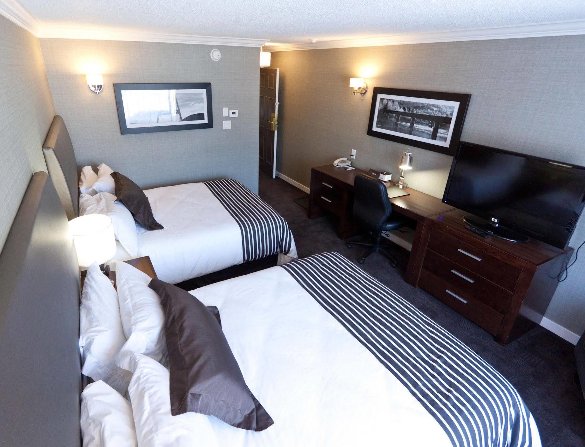 Sandman Hotel Revelstoke Bagian luar foto