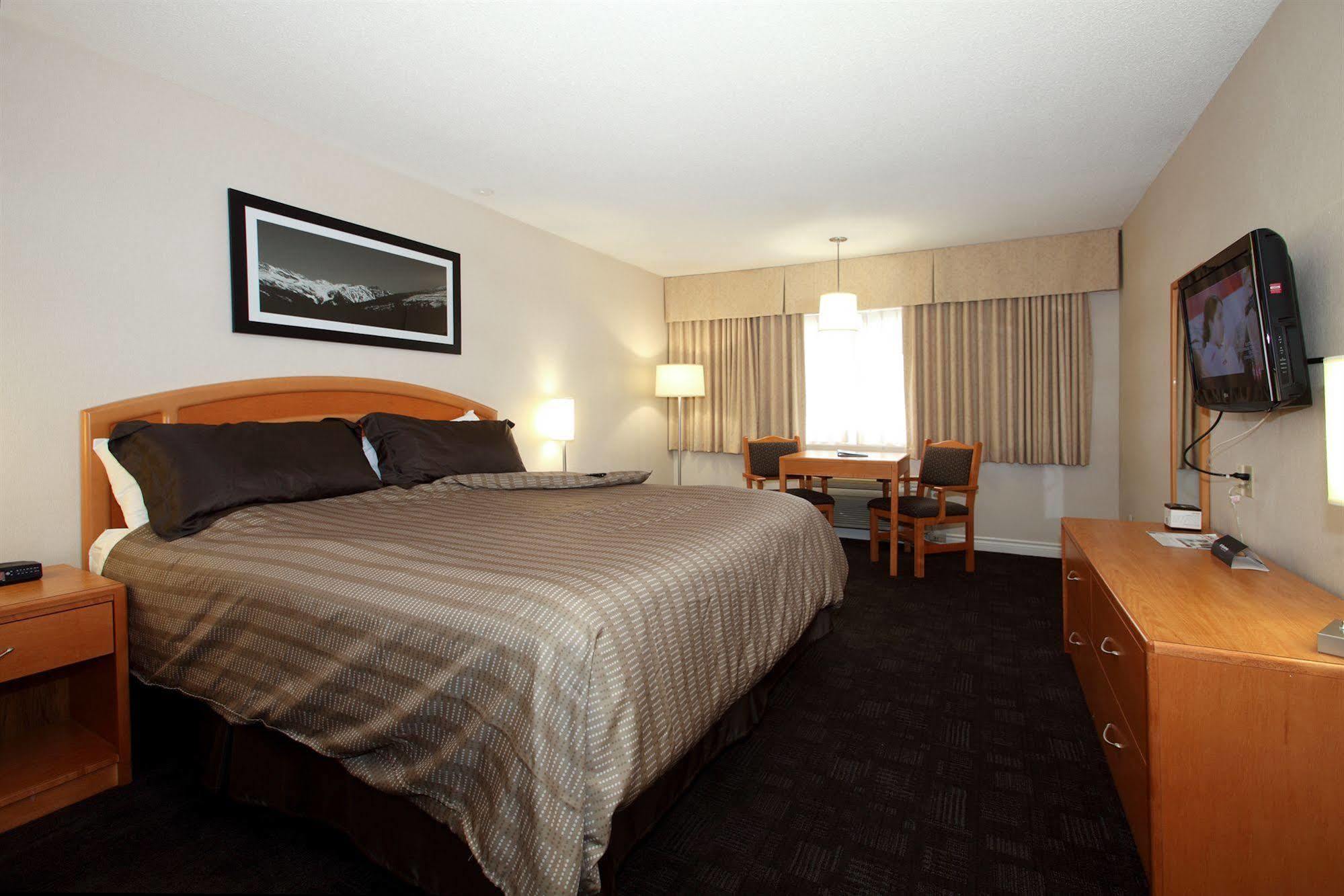 Sandman Hotel Revelstoke Bagian luar foto