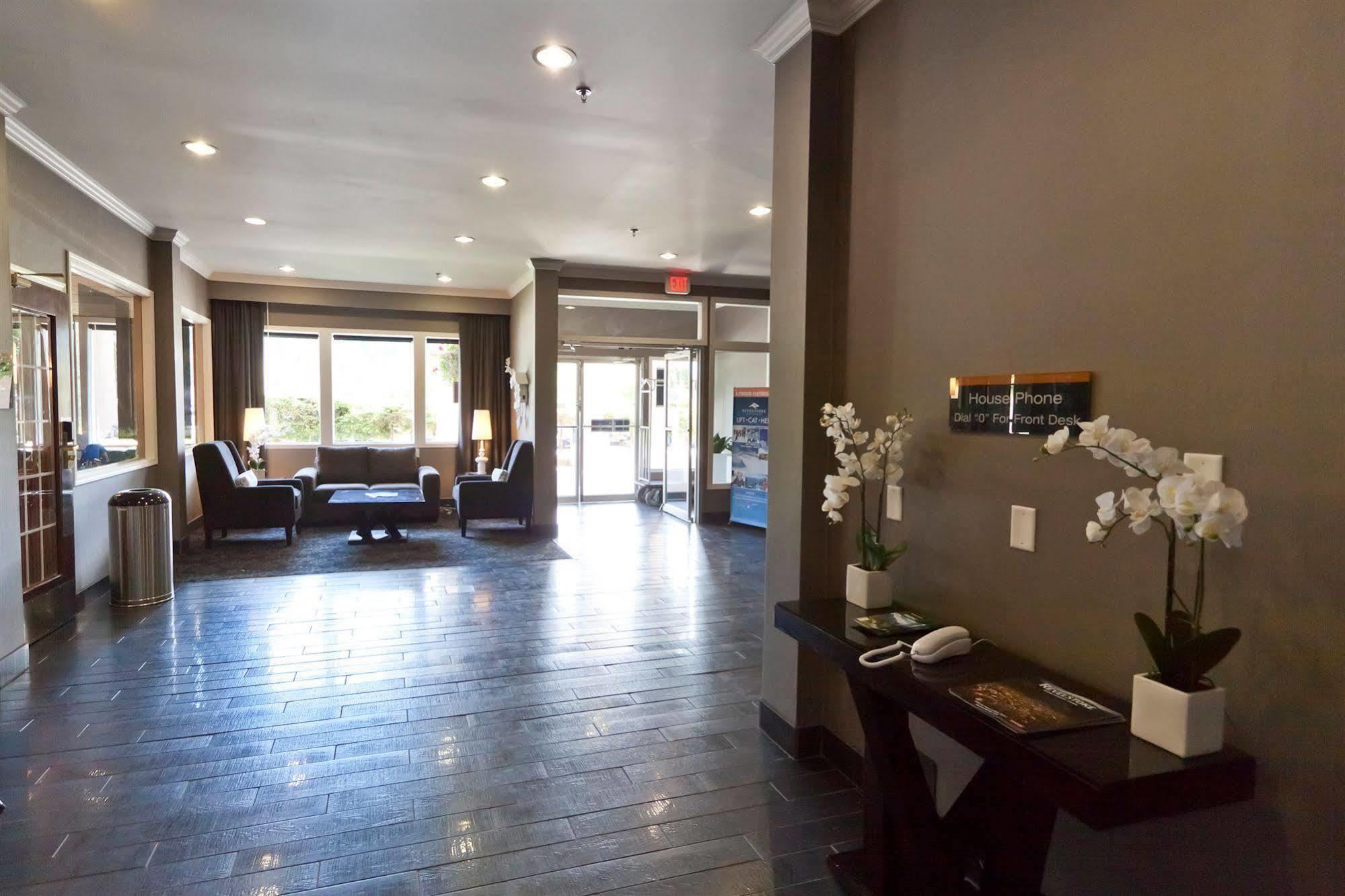 Sandman Hotel Revelstoke Bagian luar foto
