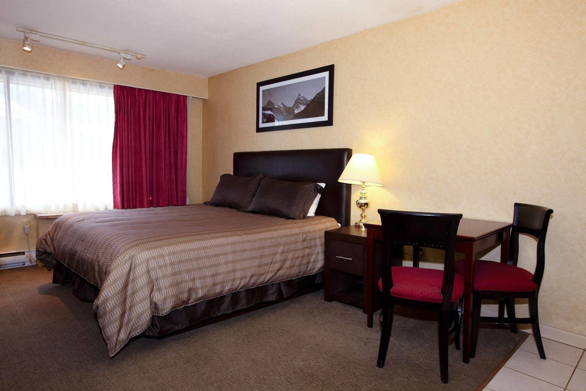 Sandman Hotel Revelstoke Bagian luar foto
