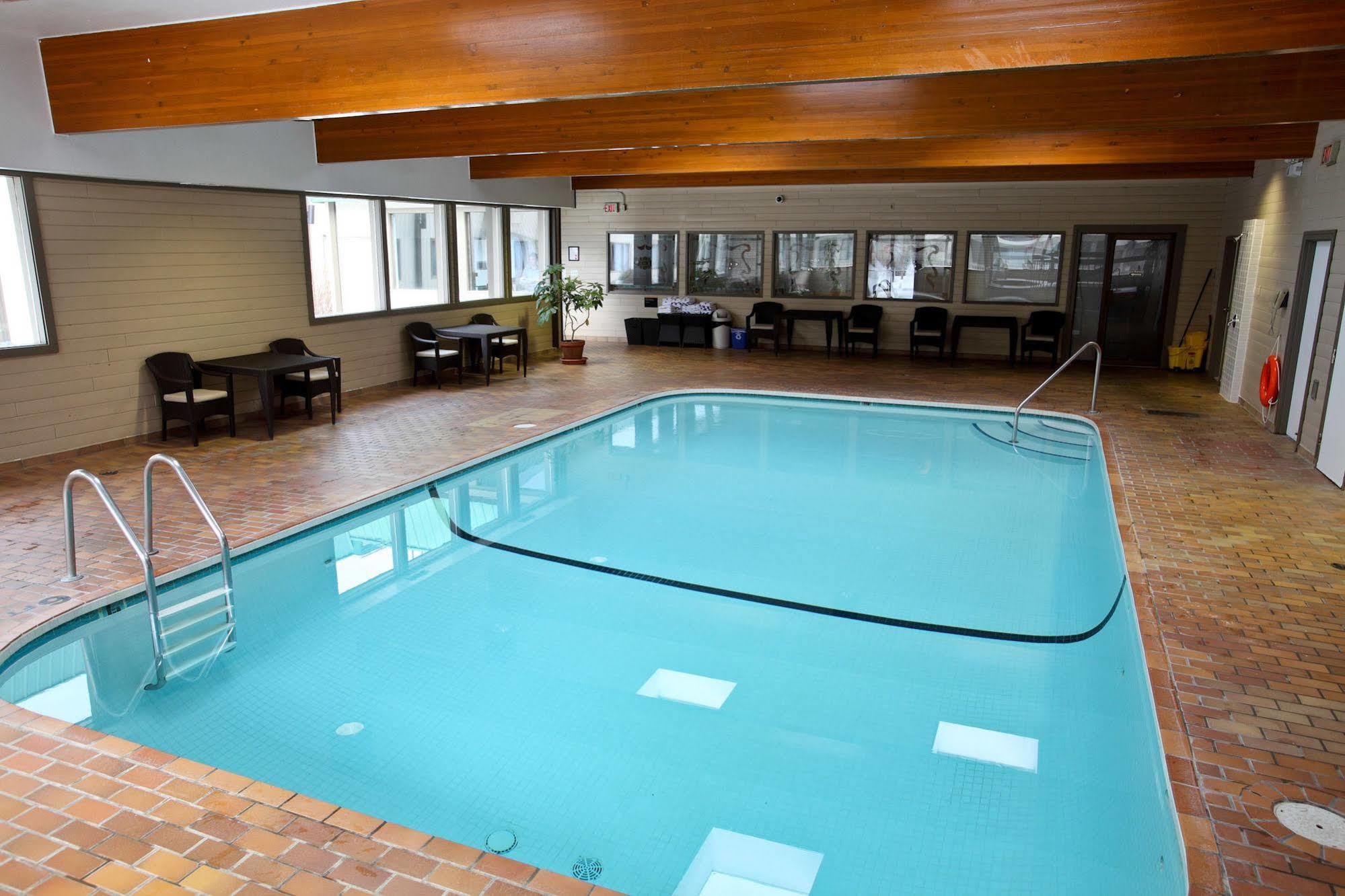 Sandman Hotel Revelstoke Bagian luar foto